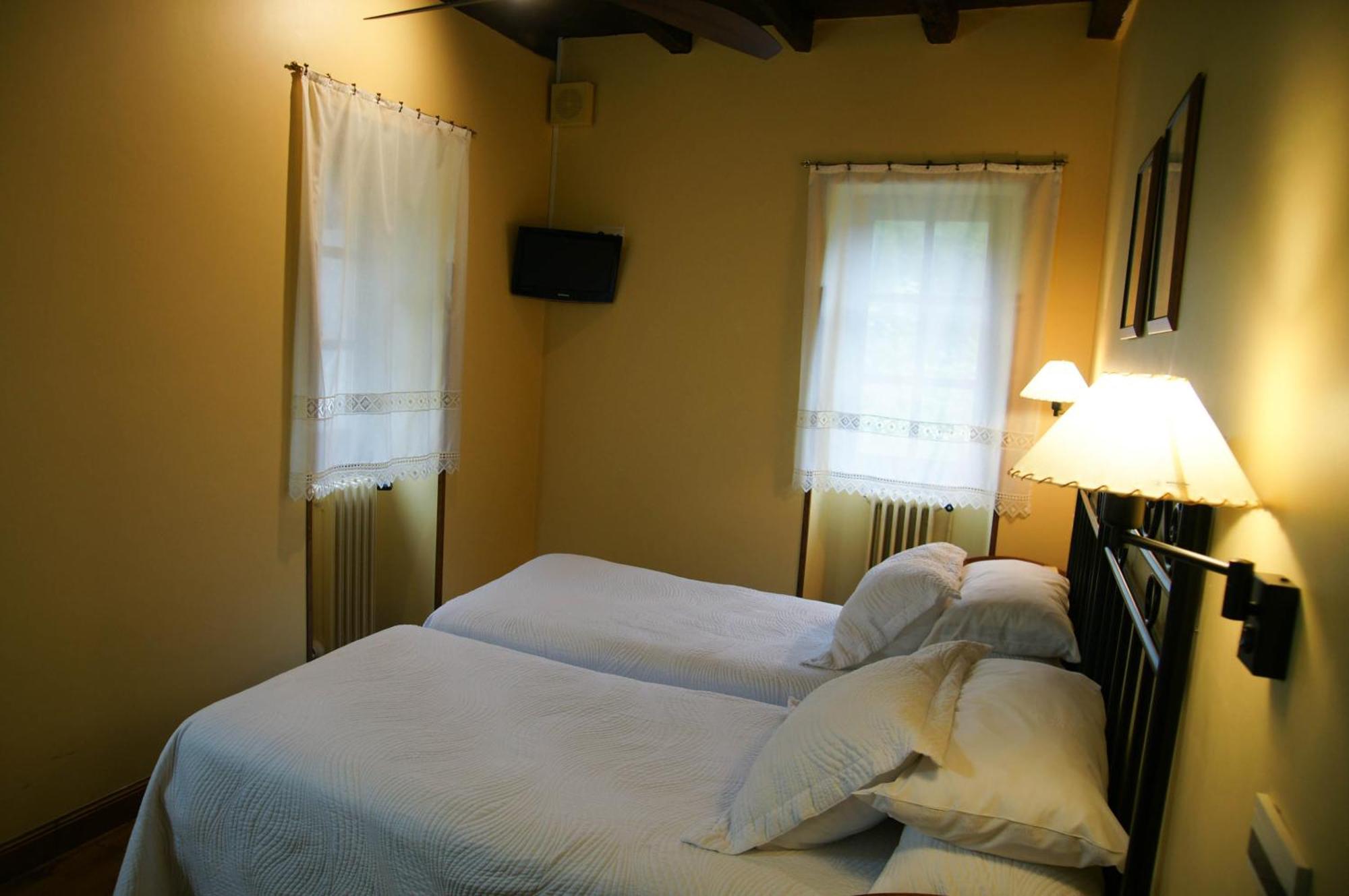 Hotel Rural Irigoienea Urdax Zimmer foto