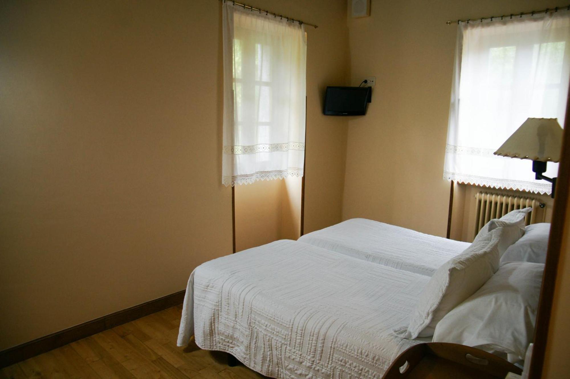 Hotel Rural Irigoienea Urdax Zimmer foto
